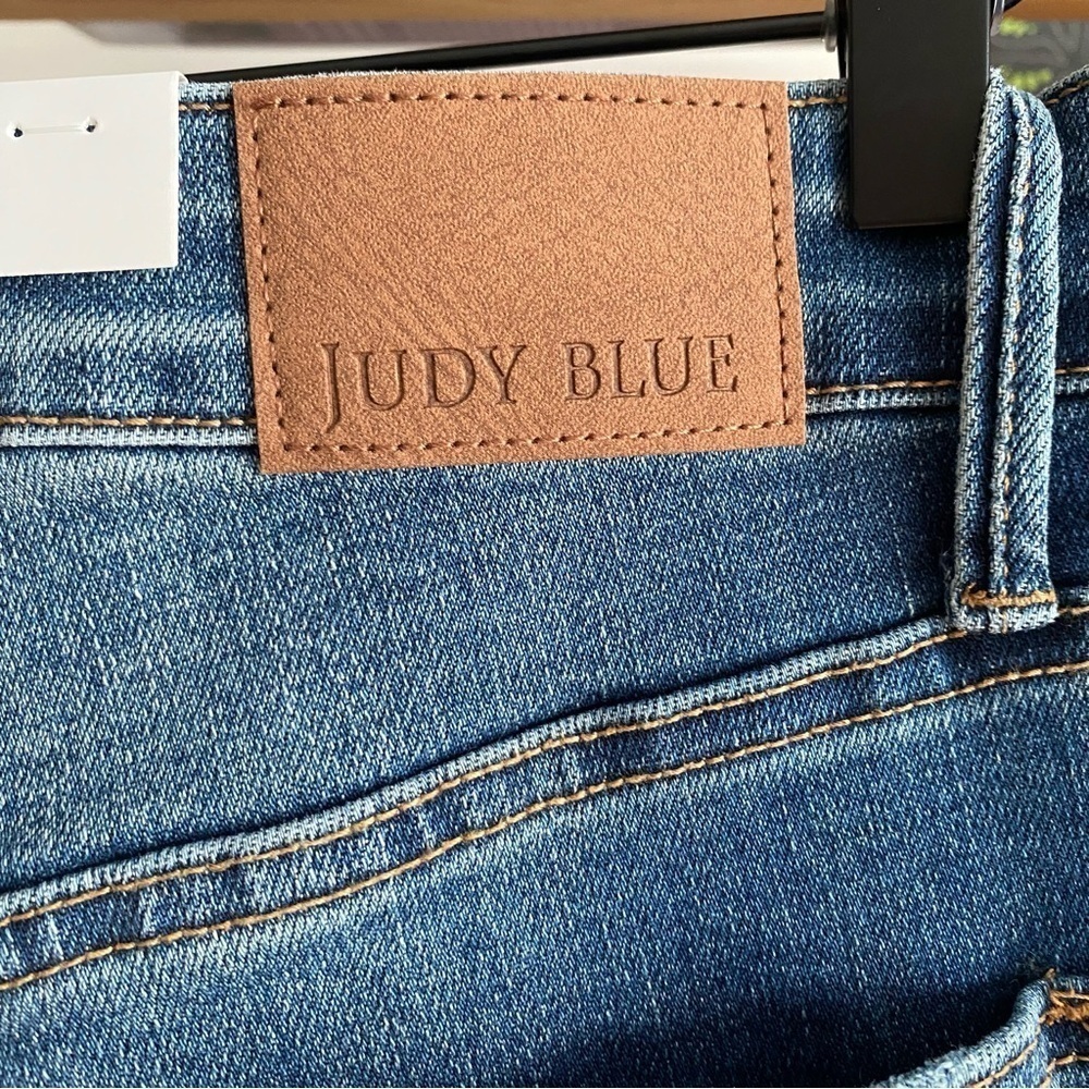 Judy Blue High Waisted Vintage Wash Tummy Control Cuffed Denim Short Plus 2X - Picture 12 of 16